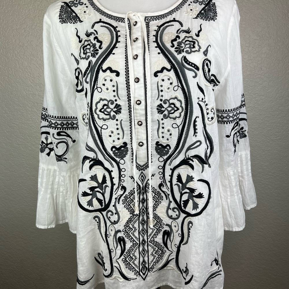 V Cristina Embroidered Black and White Top Tunic Flawed
